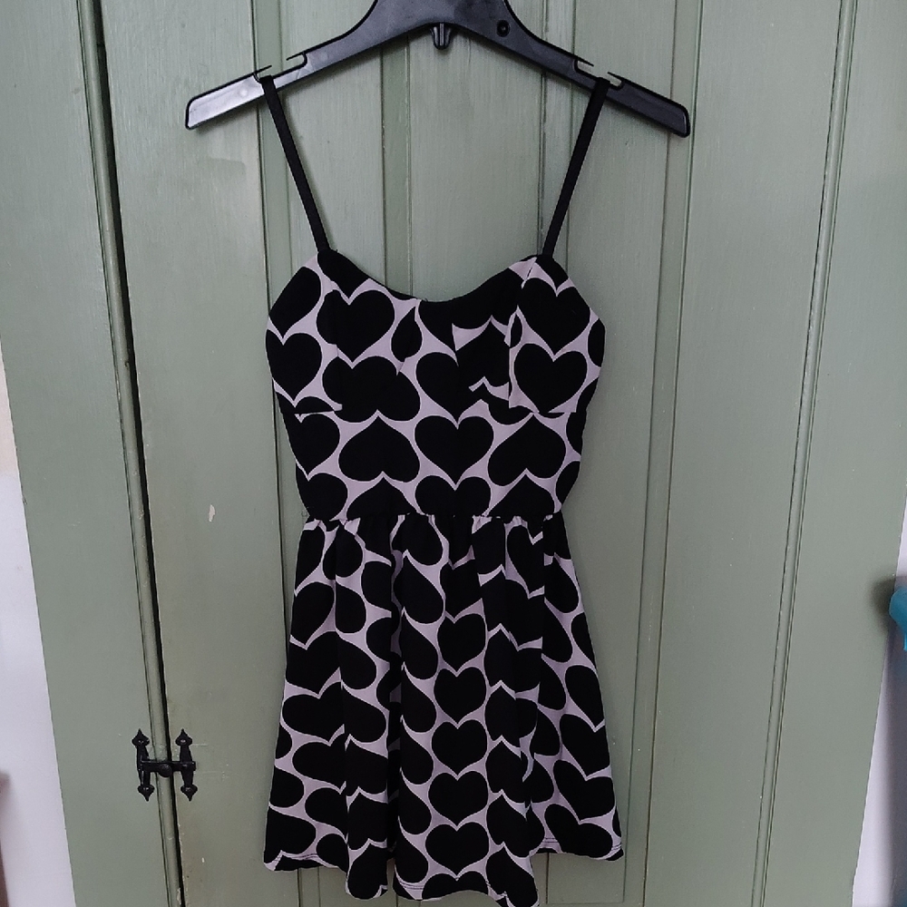 Wet Seal Monochrome Heart Print Dress